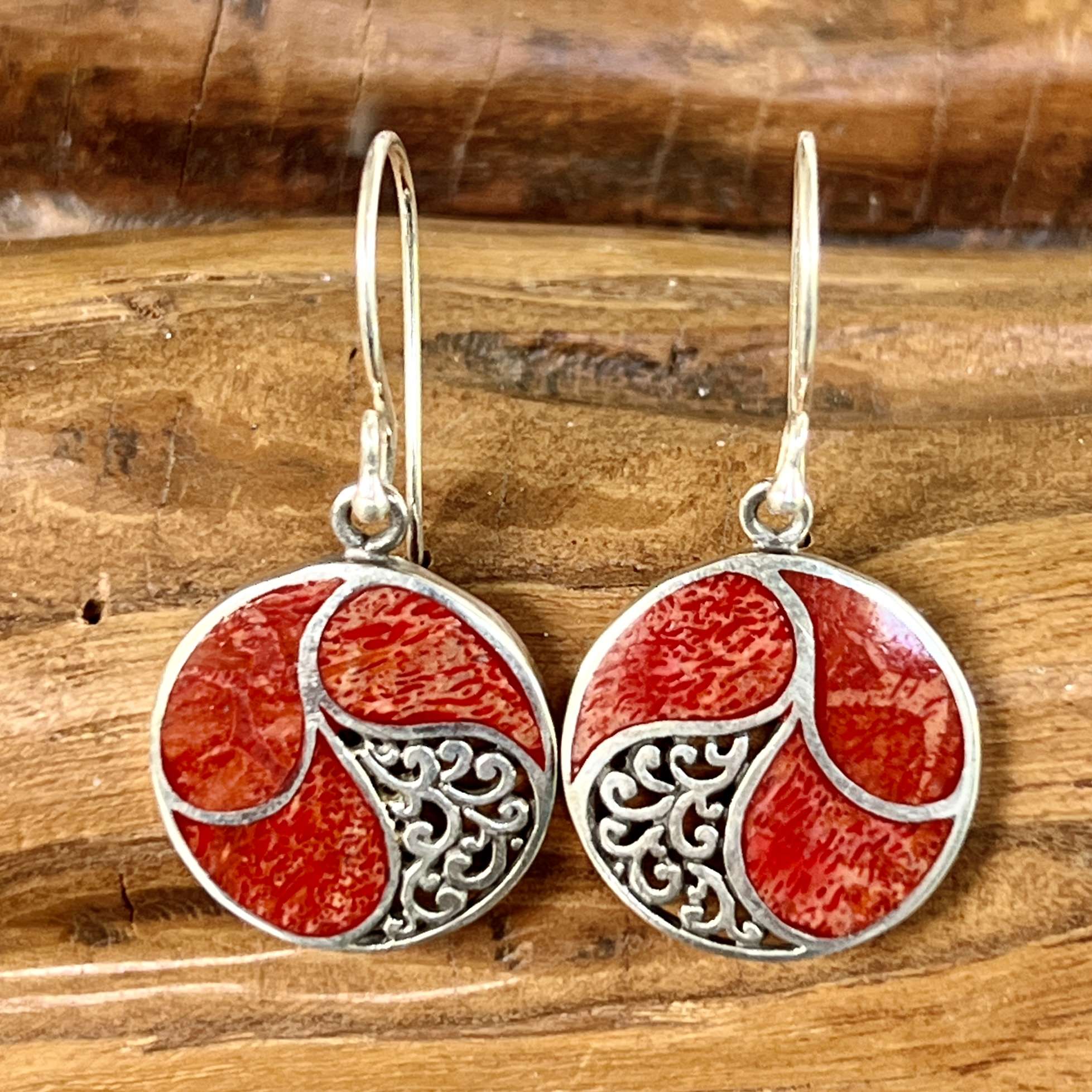 (HANDMADE 925 BALI STERLING SILVER FILIGREE EARRINGS WITH CORAL)